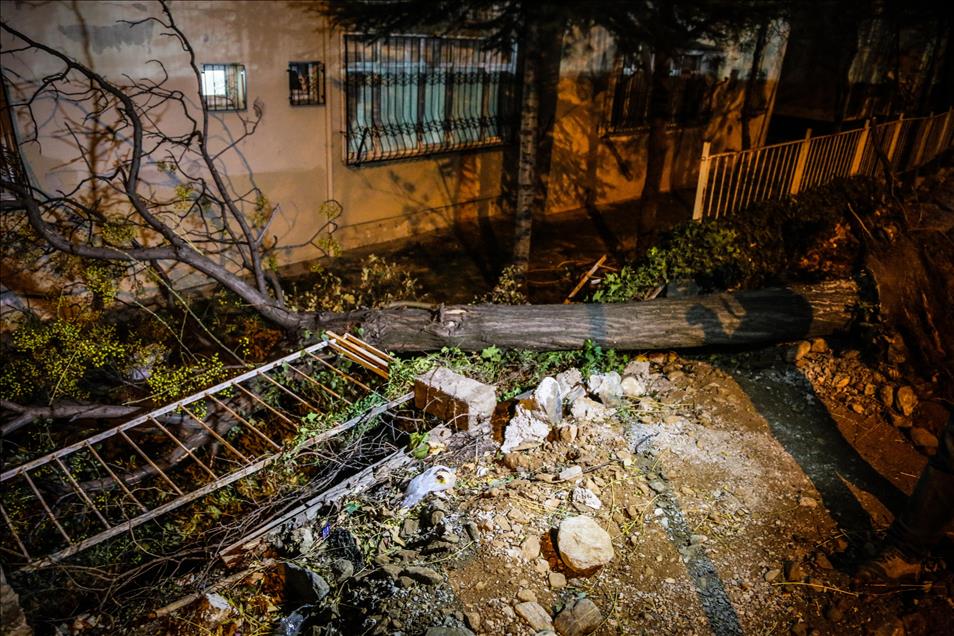 Bursa'da kuvvetli lodos