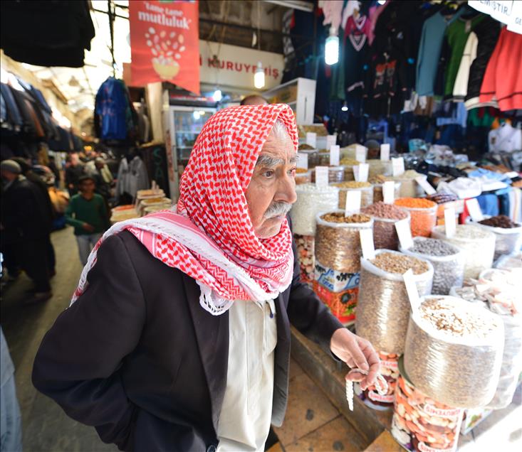 Yöresel kıyafetler modaya "boyun eğdi"