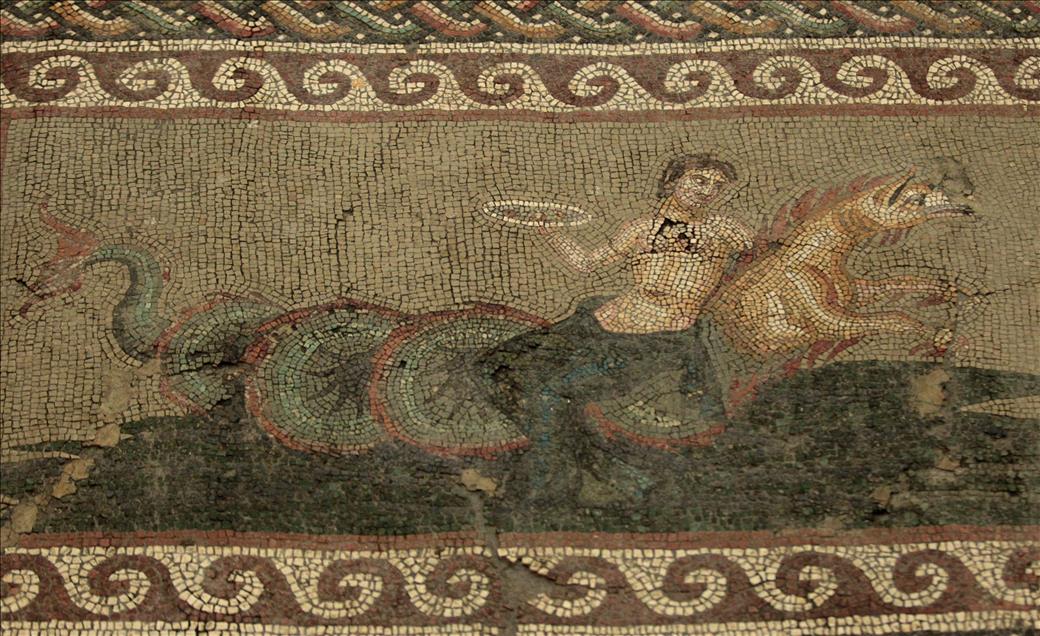 Amisos Hazineleri altın işlemeleriyle dikkat çekiyor