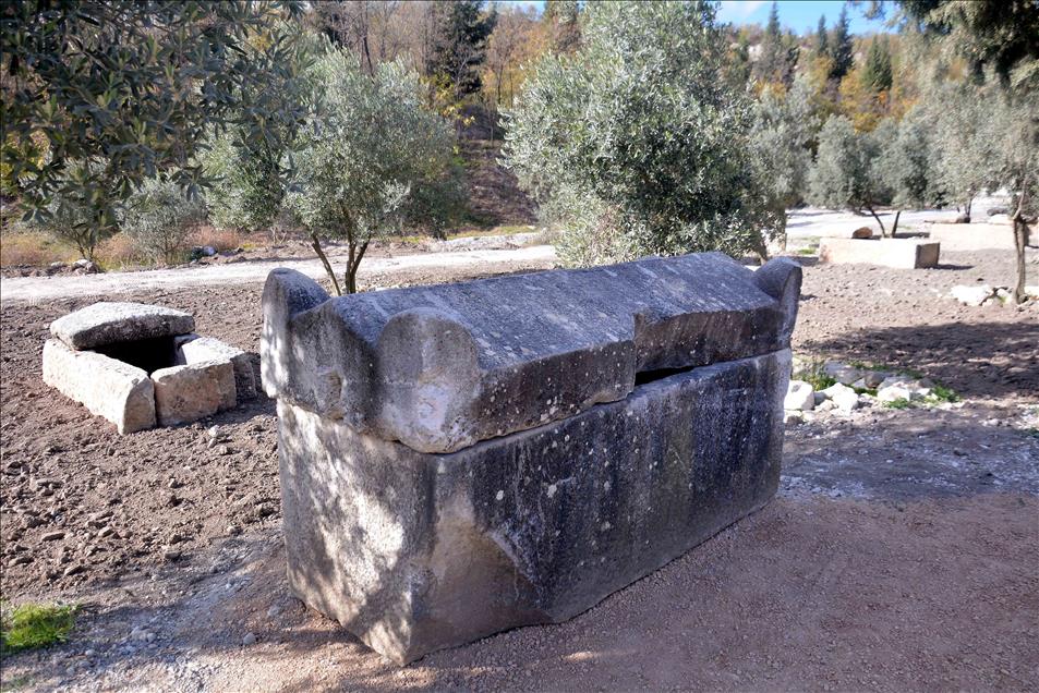 3 bin yıllık kentin gladyatör mezarları sergileniyor