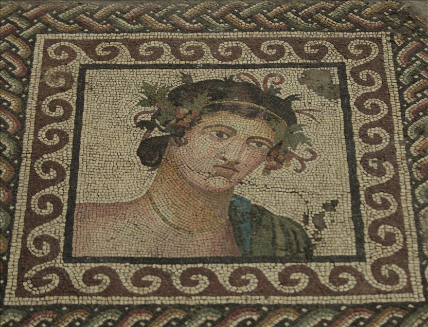 Amisos Hazineleri altın işlemeleriyle dikkat çekiyor