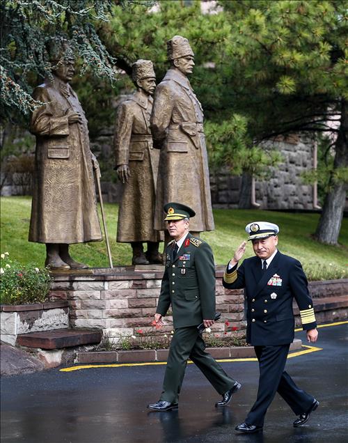 Japonya Genelkurmay Başkanı Oramiral Kawano, Orgeneral Akar'ı ziyaret etti