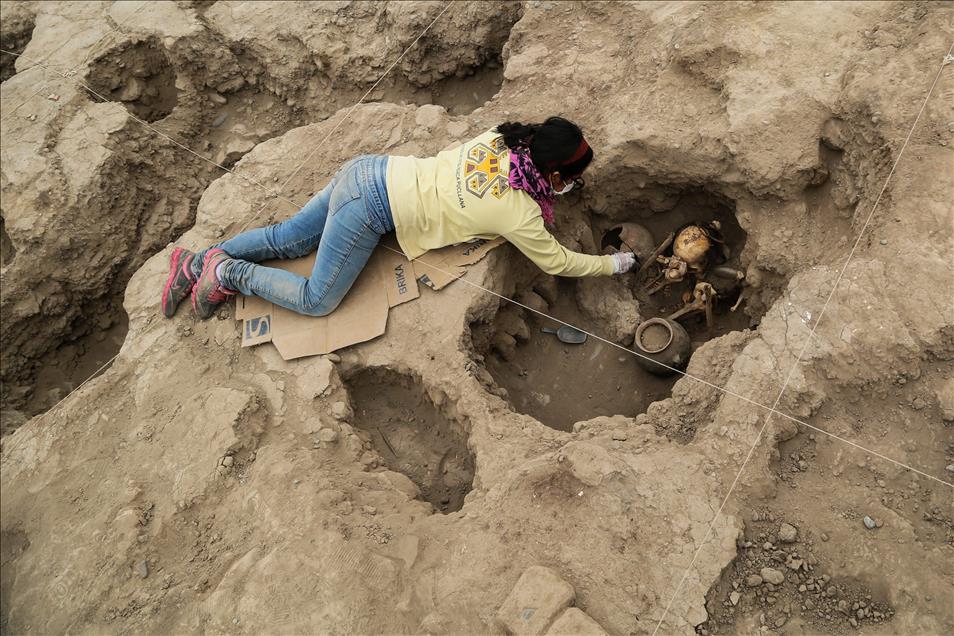 Peru’da bir mezarlıkta 1,000 yıllık mezarlar bulundu