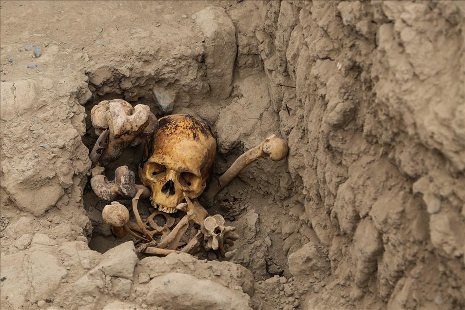 Peru’da bir mezarlıkta 1,000 yıllık mezarlar bulundu