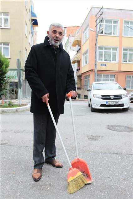 Esnaftan "sokak temizliği"nde örnek davranış