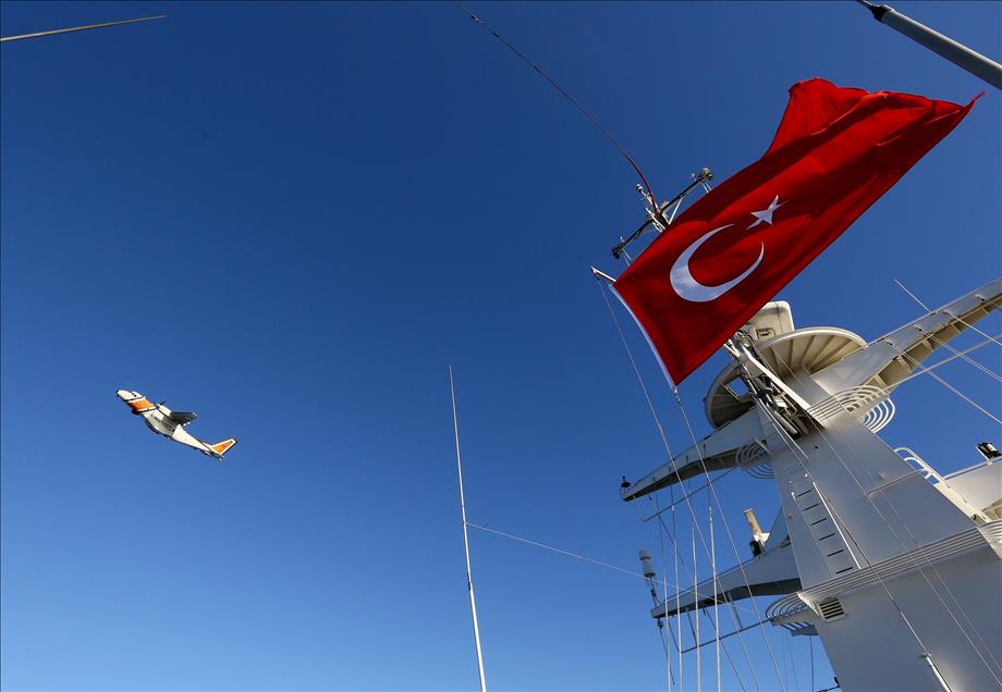 Türk sahil güvenlikten göçmenlere "şefkat eli"