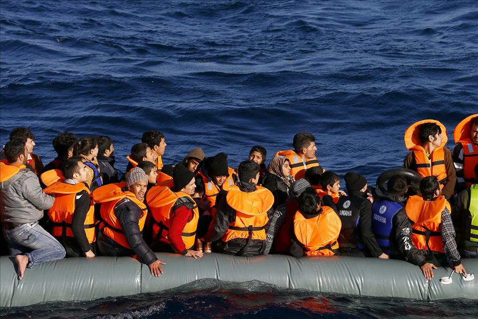 Türk sahil güvenlikten göçmenlere "şefkat eli"