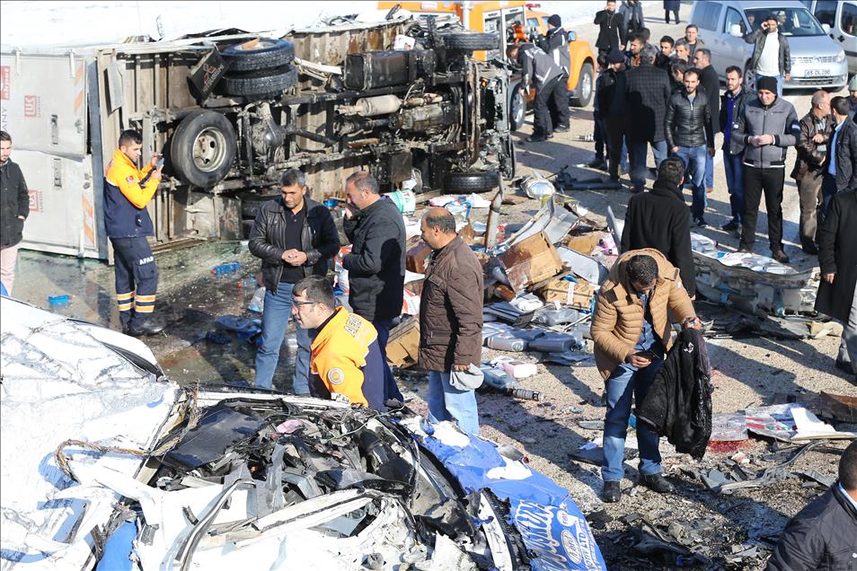 Van'daki trafik kazası 11 ölü