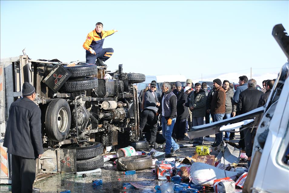 Van'daki trafik kazası 11 ölü