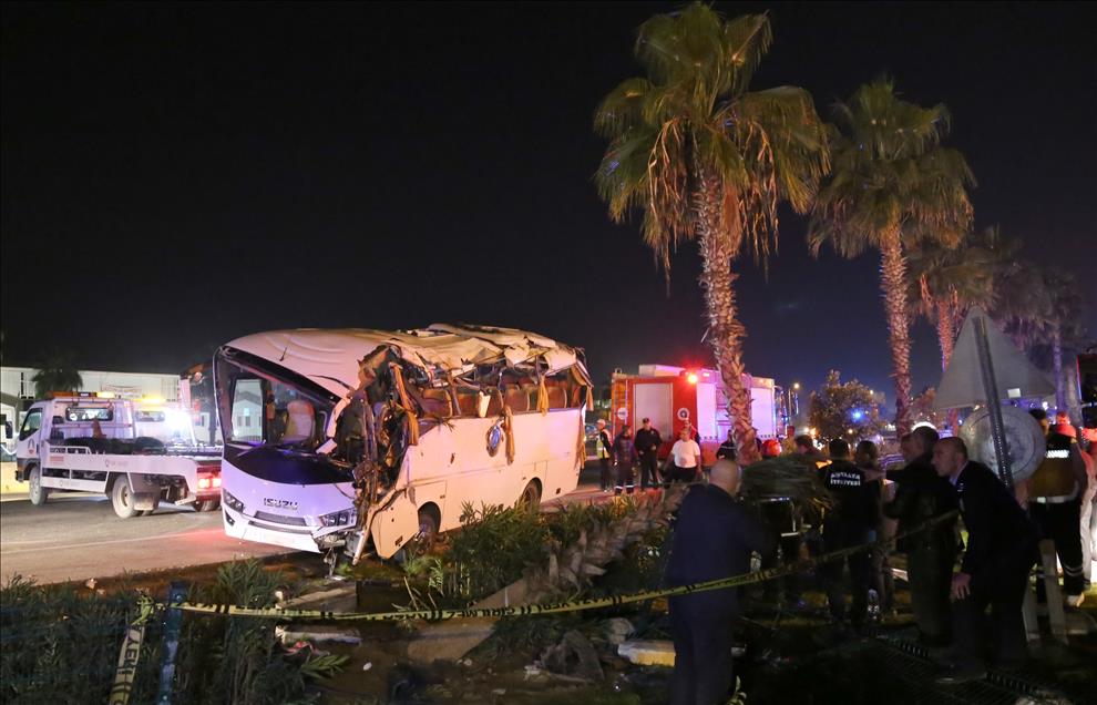 Antalya'da trafik kazası: 20 yaralı