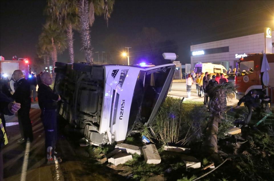 Antalya'da trafik kazası: 20 yaralı