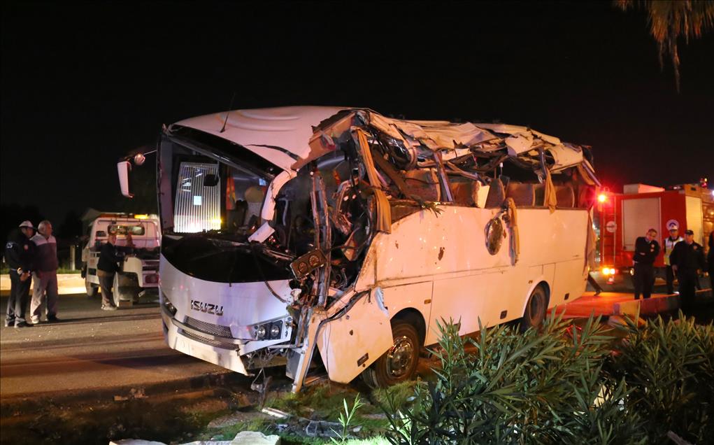 Antalya'da trafik kazası: 20 yaralı