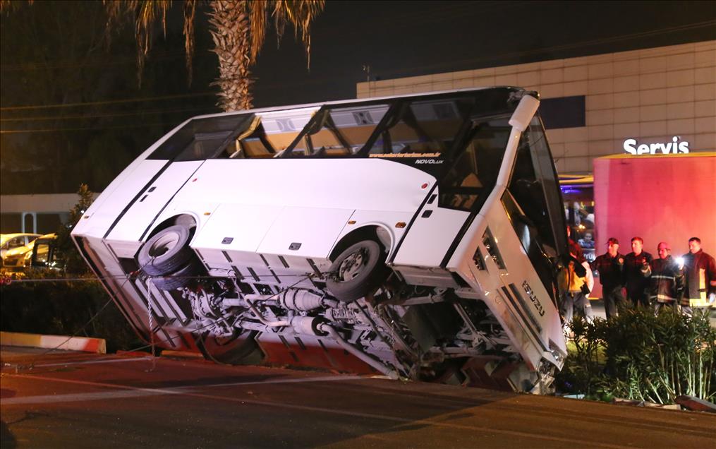 Antalya'da trafik kazası: 20 yaralı