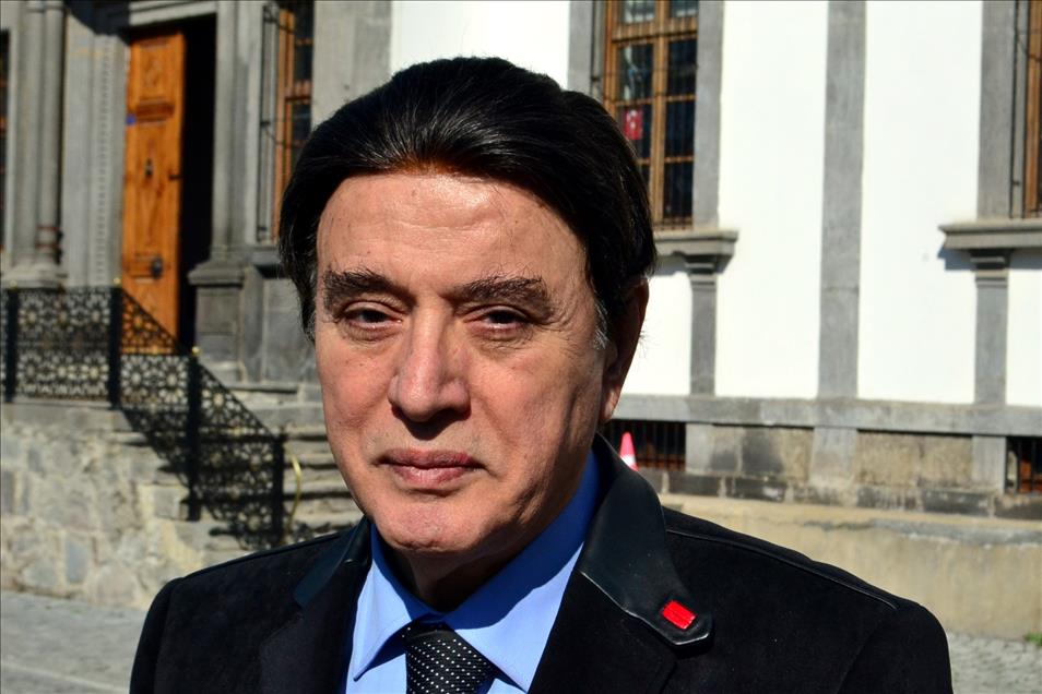 Sanatçı Erol Büyükburç, evinde ölü bulundu