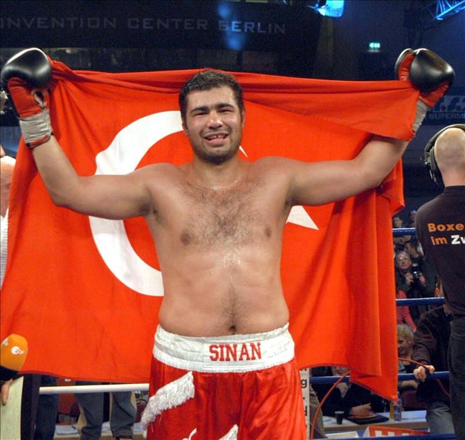 Boksör Sinan Şamil Sam yaşamını yitirdi