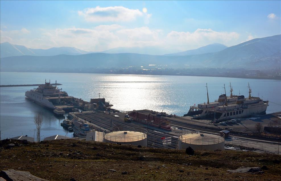 Yeni feribot Van Gölü'nde ilk seferini yaptı
