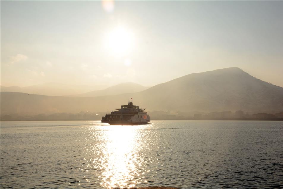 Yeni feribot Van Gölü'nde ilk seferini yaptı
