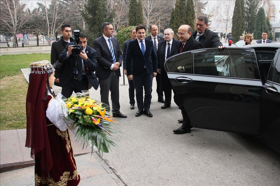 Zëvendëskryeministri turk, Yalçın Akdoğan mbërrin në Maqedoni