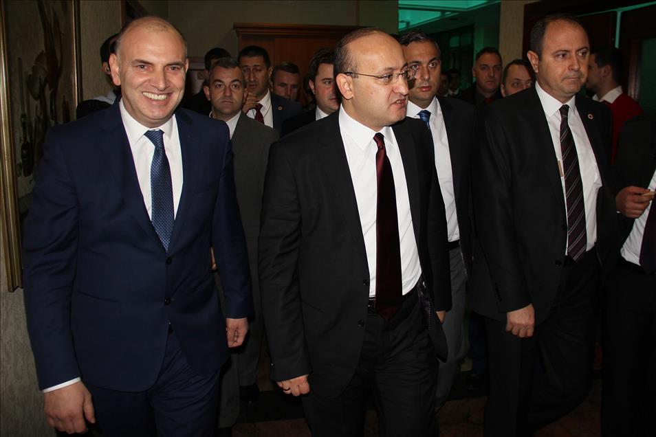 Zëvendëskryeministri turk, Yalçın Akdoğan mbërrin në Maqedoni
