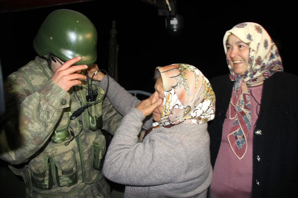 Suriye sınırındaki Mehmetçik'e "çifte" yılbaşı sürprizi