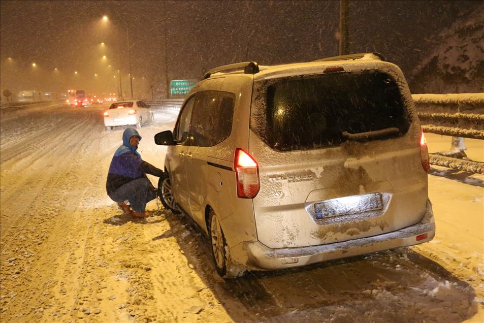 Bolu Dağı'nda TEM Otoyolunun Ankara yönü ulaşıma kapandı
