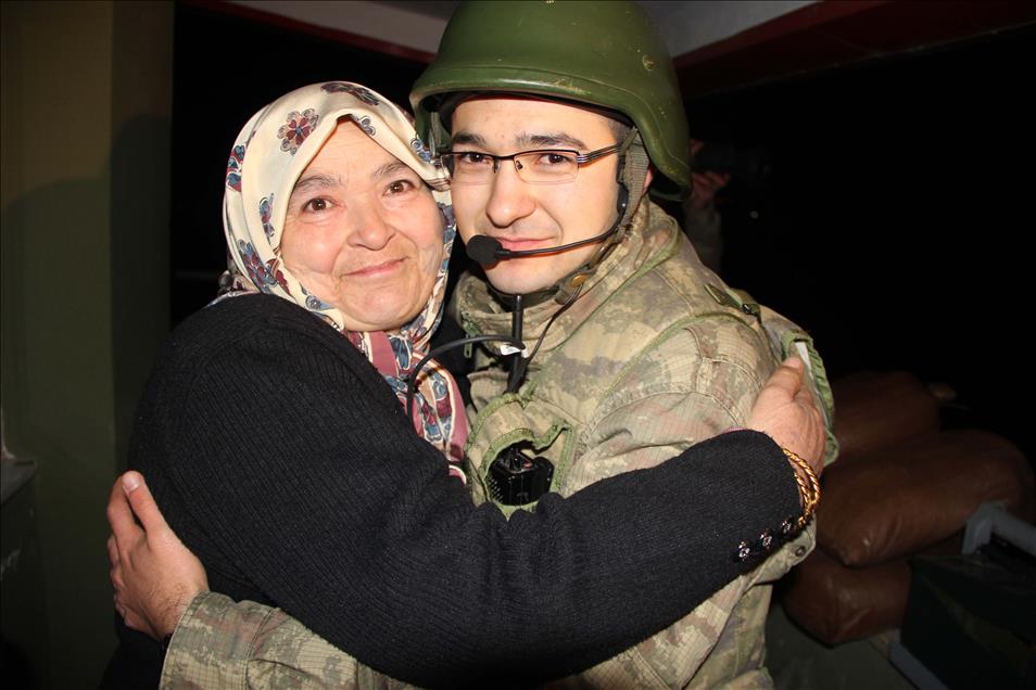 Suriye sınırındaki Mehmetçik'e "çifte" yılbaşı sürprizi