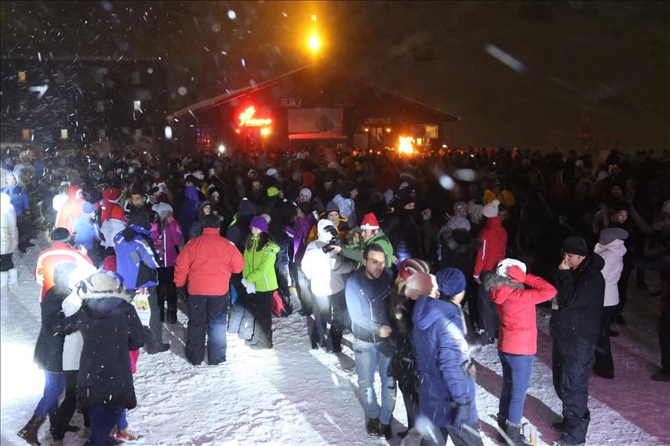 Eksi 16 derecede yeni yılı kutladılar