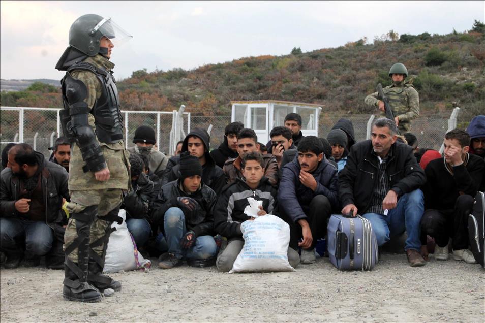 Concrete wall built on Turkey - Syria border