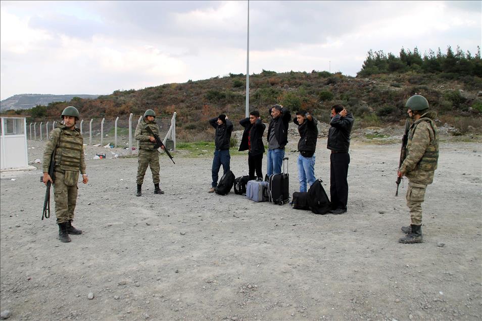 Concrete wall built on Turkey - Syria border