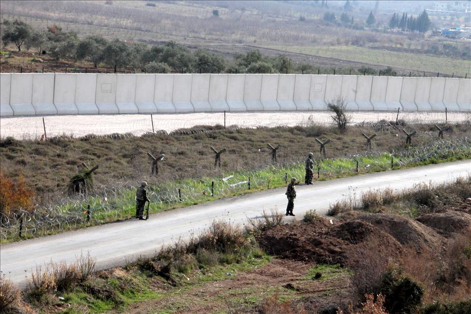 Concrete wall built on Turkey - Syria border
