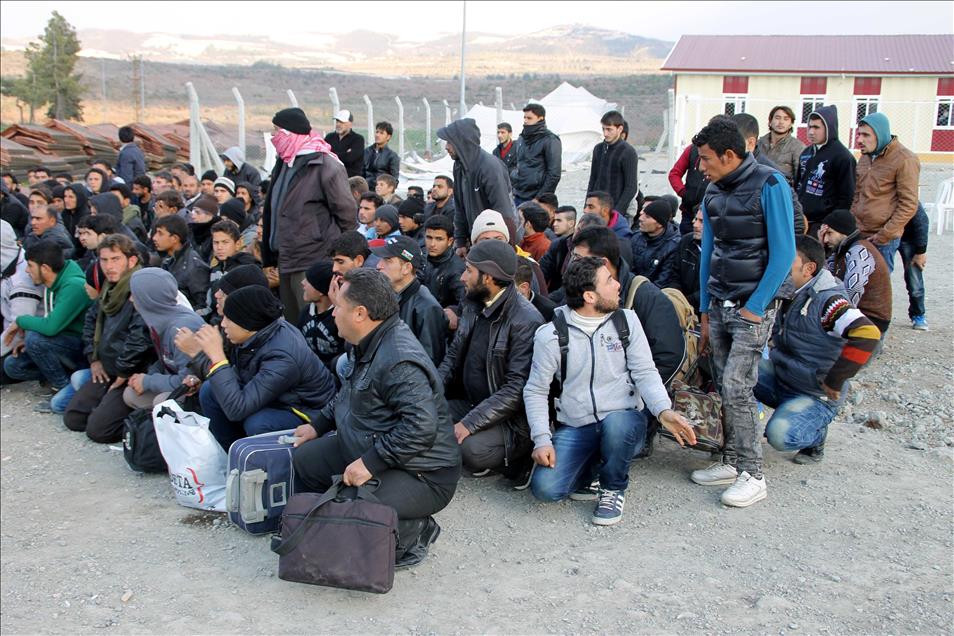 Concrete wall built on Turkey - Syria border