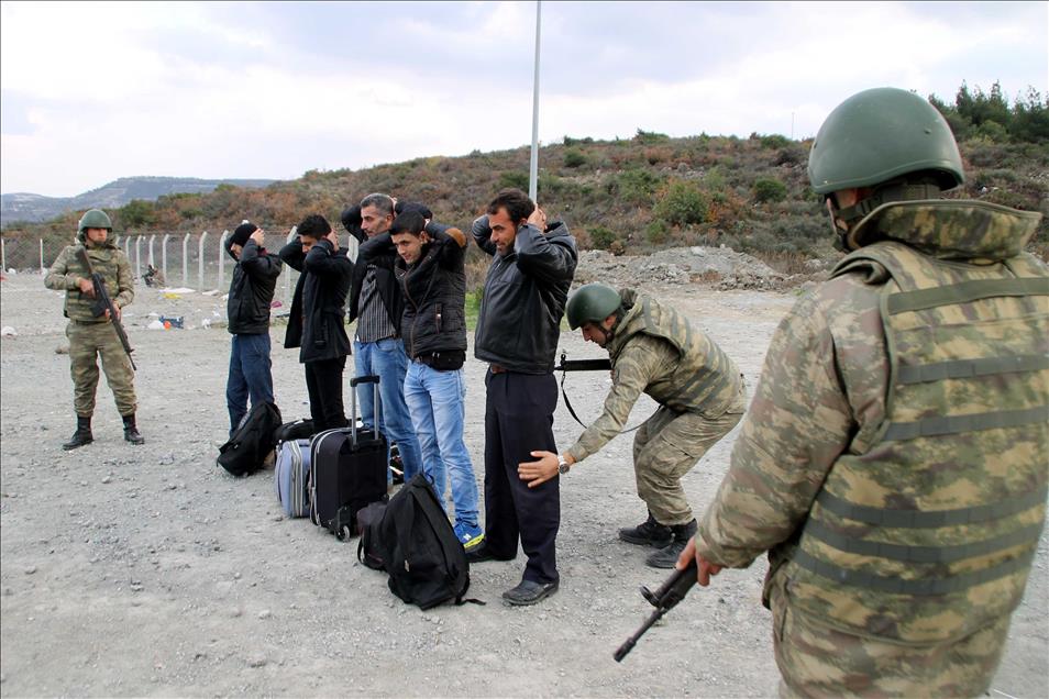 Concrete wall built on Turkey - Syria border