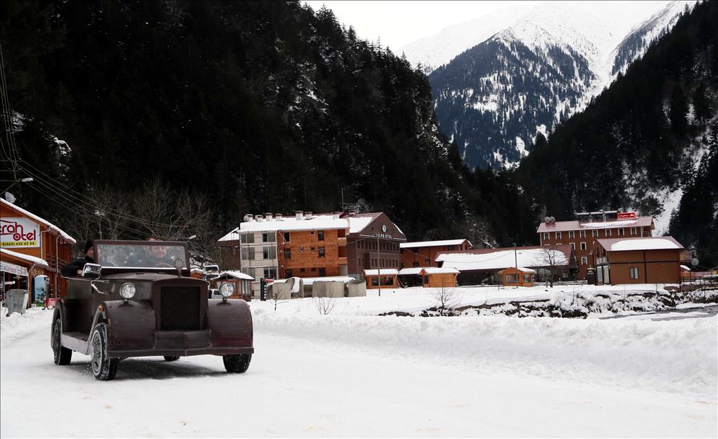 Uzungöl'ün maskotu "tahta araba" kış testini geçti