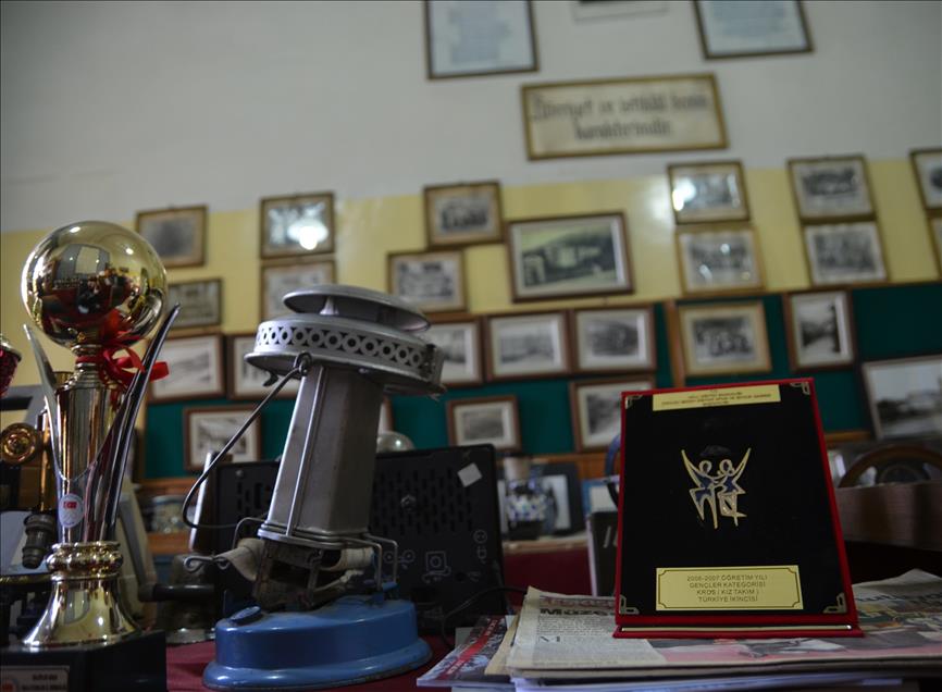 "Taş mektep" yıllara meydan okuyor