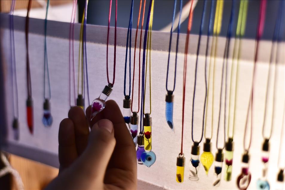 Pirinç tanelerini sanata dönüştürüyor