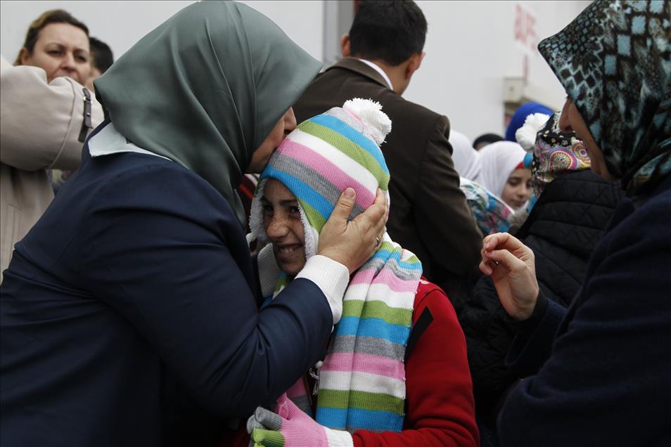 Suriyeli çocuklar için "ilmek ilmek sevgi" dokudular