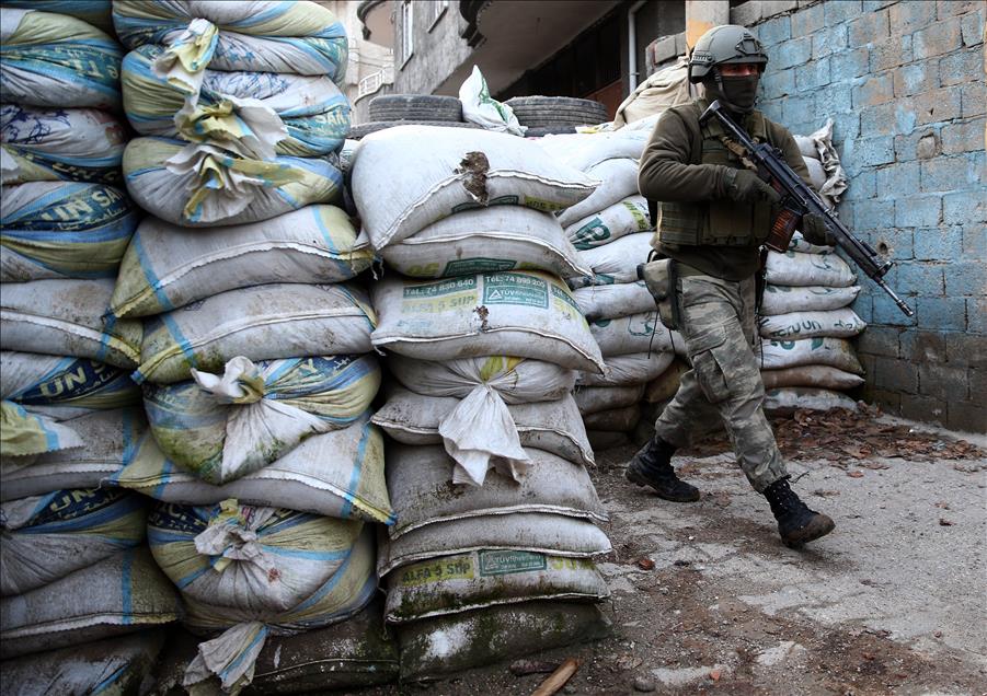Cizre'de terör örgütü PKK'ya yönelik "Şehit Jandarma Astsubay Kıdemli Çavuş Burak Demirci" operasyonu sürüyor.