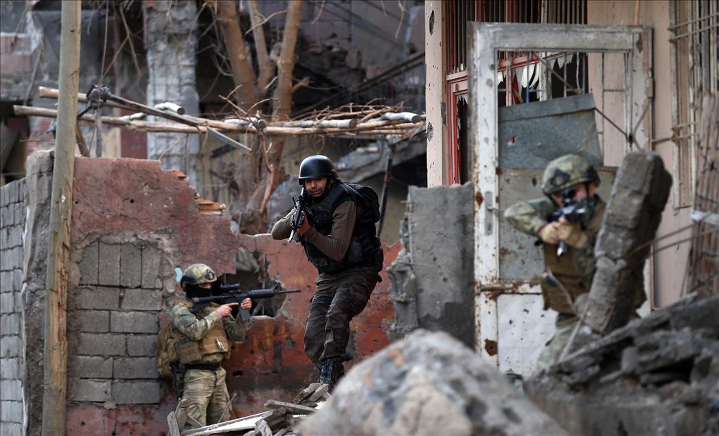 Cizre'de terör örgütü PKK'ya yönelik "Şehit Jandarma Astsubay Kıdemli Çavuş Burak Demirci" operasyonu sürüyor.