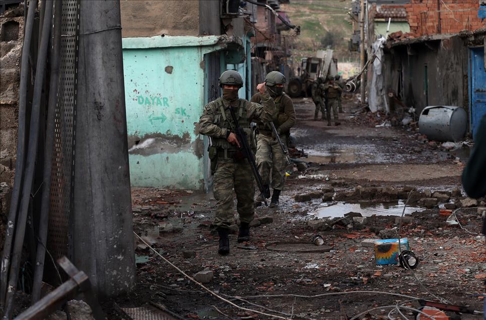 Cizre'de terör örgütü PKK'ya yönelik "Şehit Jandarma Astsubay Kıdemli Çavuş Burak Demirci" operasyonu sürüyor.