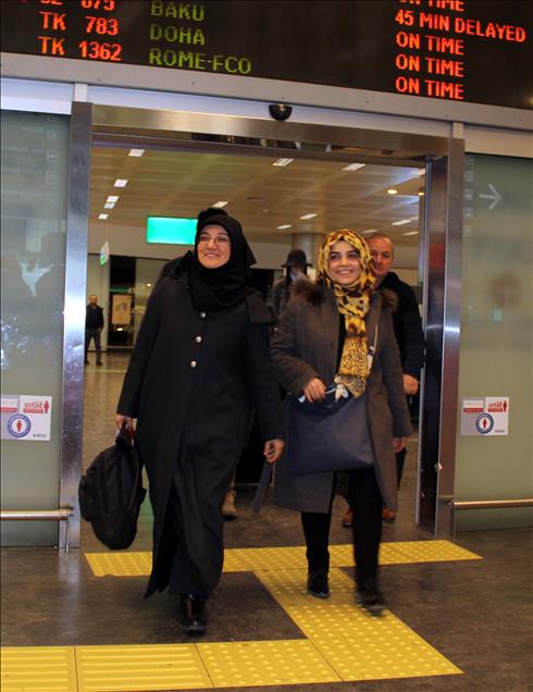 Tacikistan'da gözaltına alınan Türk avukatlar yurda döndü