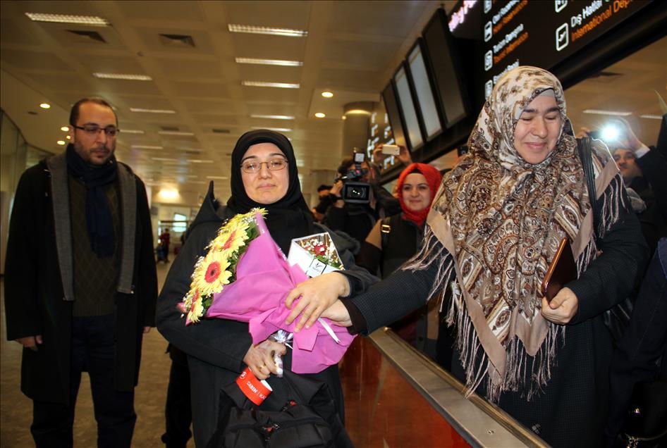 Tacikistan'da gözaltına alınan Türk avukatlar yurda döndü