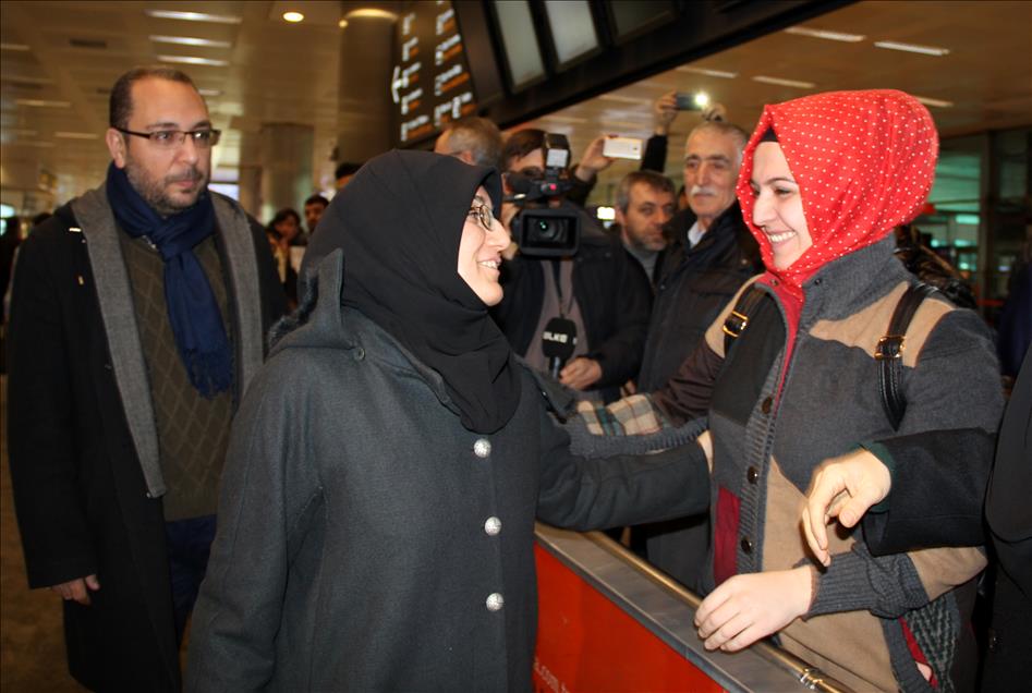 Tacikistan'da gözaltına alınan Türk avukatlar yurda döndü