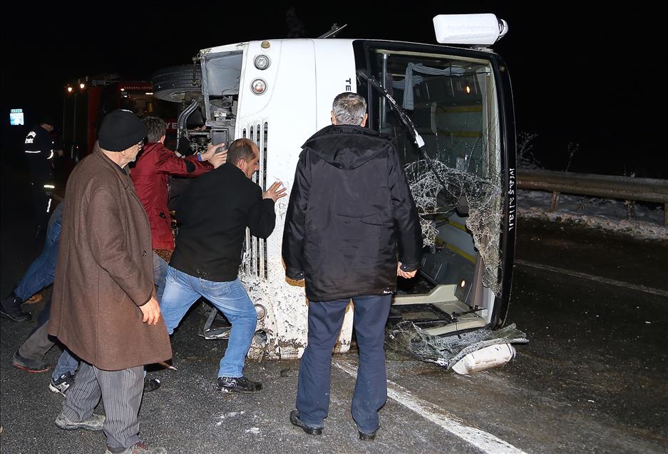 Sakarya'da Trafik Kazaları: 12 Yaralı - Anadolu Ajansı