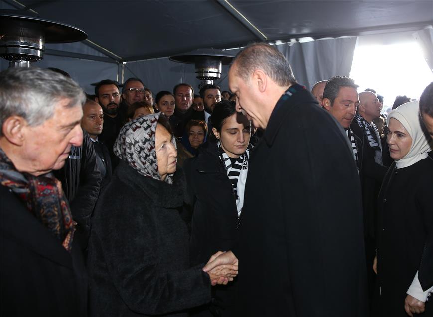 İş adamı Mustafa Koç son yolculuğuna uğurlanıyor