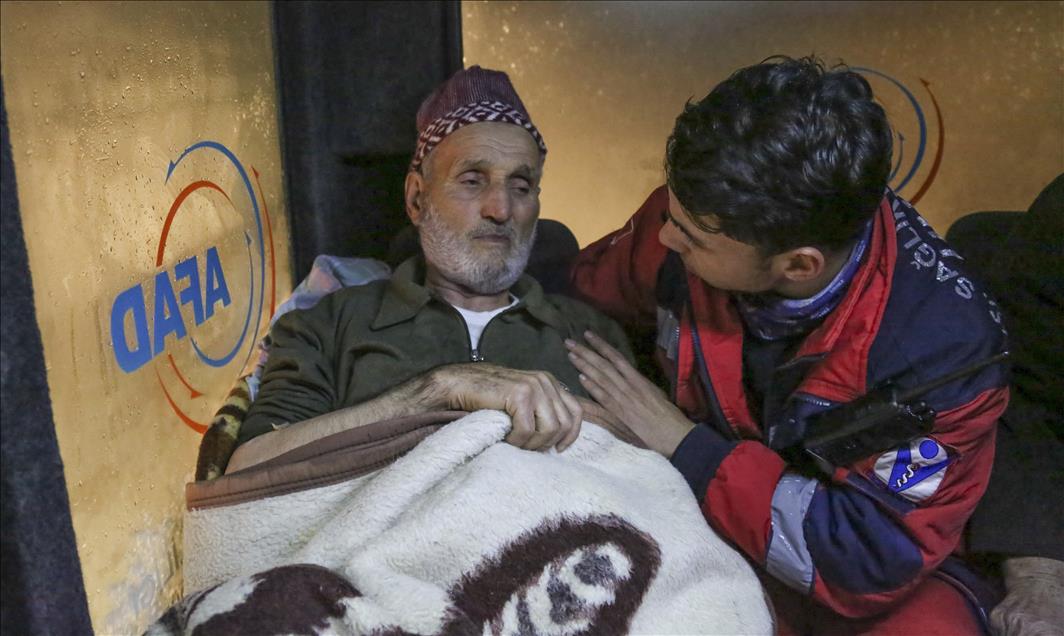 Karda mahsur kalan hastaların yardımına AFAD ve UMKE yetişti