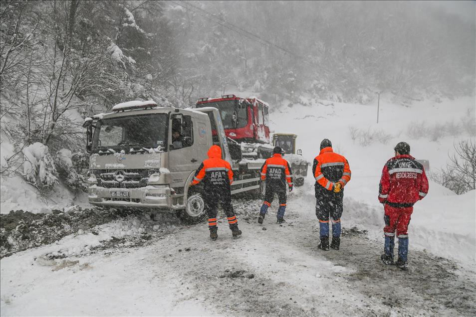 Karda mahsur kalan hastaların yardımına AFAD ve UMKE yetişti