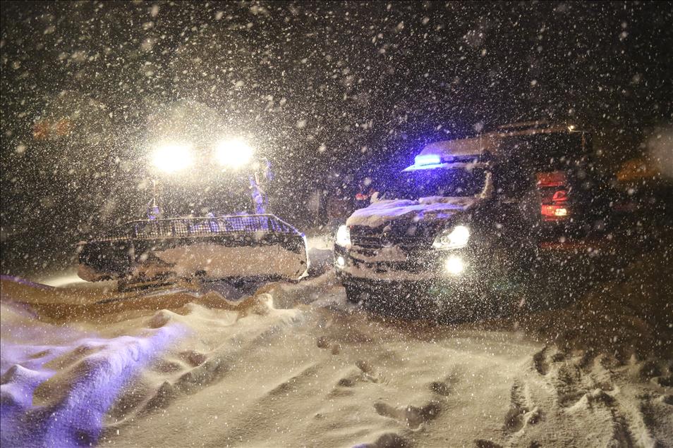 Karda mahsur kalan hastaların yardımına AFAD ve UMKE yetişti