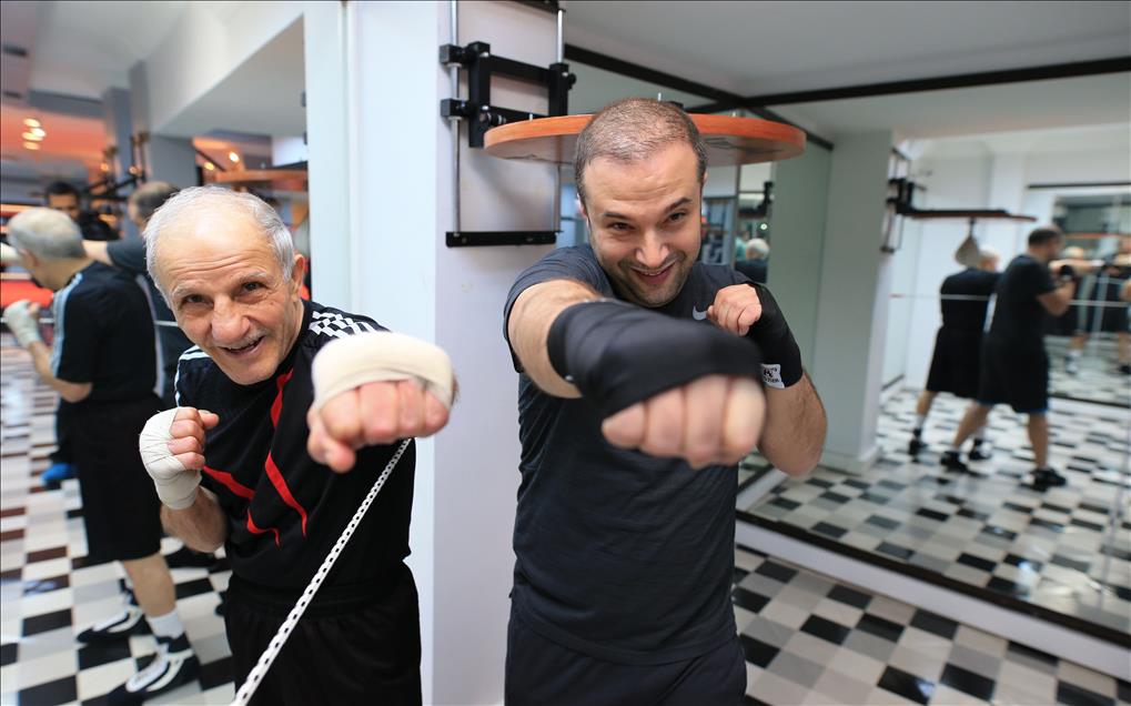 40 yıl sonra oğluyla ringe çıktı