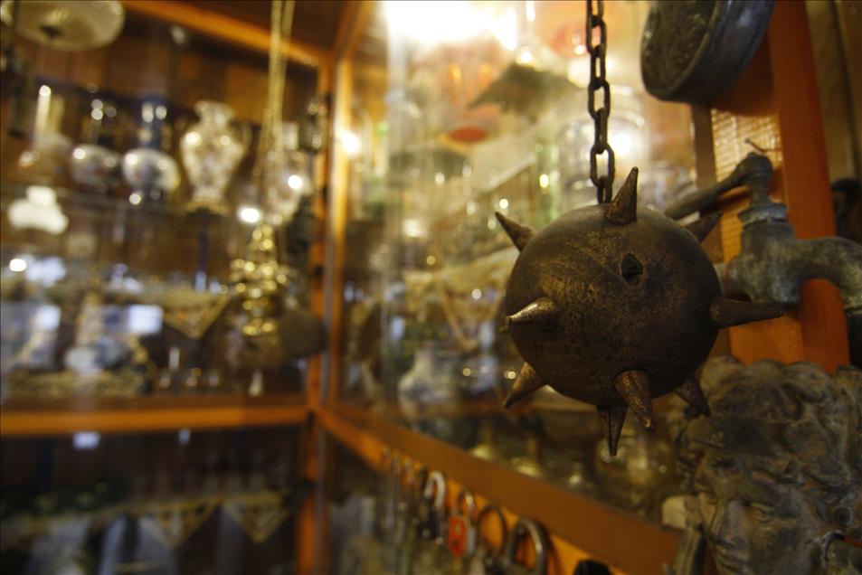 Satmaya kıyamadığı antika eşyaları müzede sergiliyor