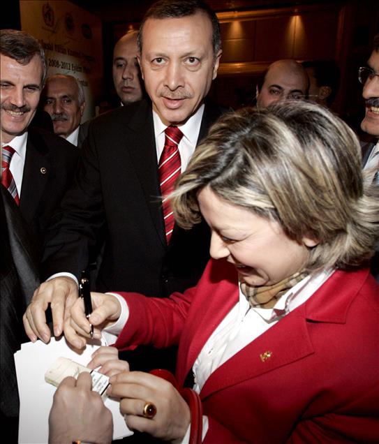 Cumhurbaşkanı Erdoğan Öznur Çalık'a da sigarayı bıraktırdı